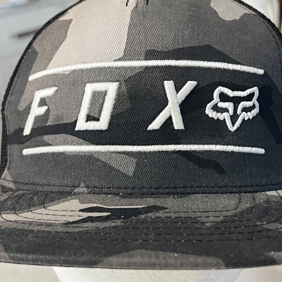 FOX Trucker Hat Pinnacle Mesh Snap Back Camo Black Gray OS - Picture 7 of 10